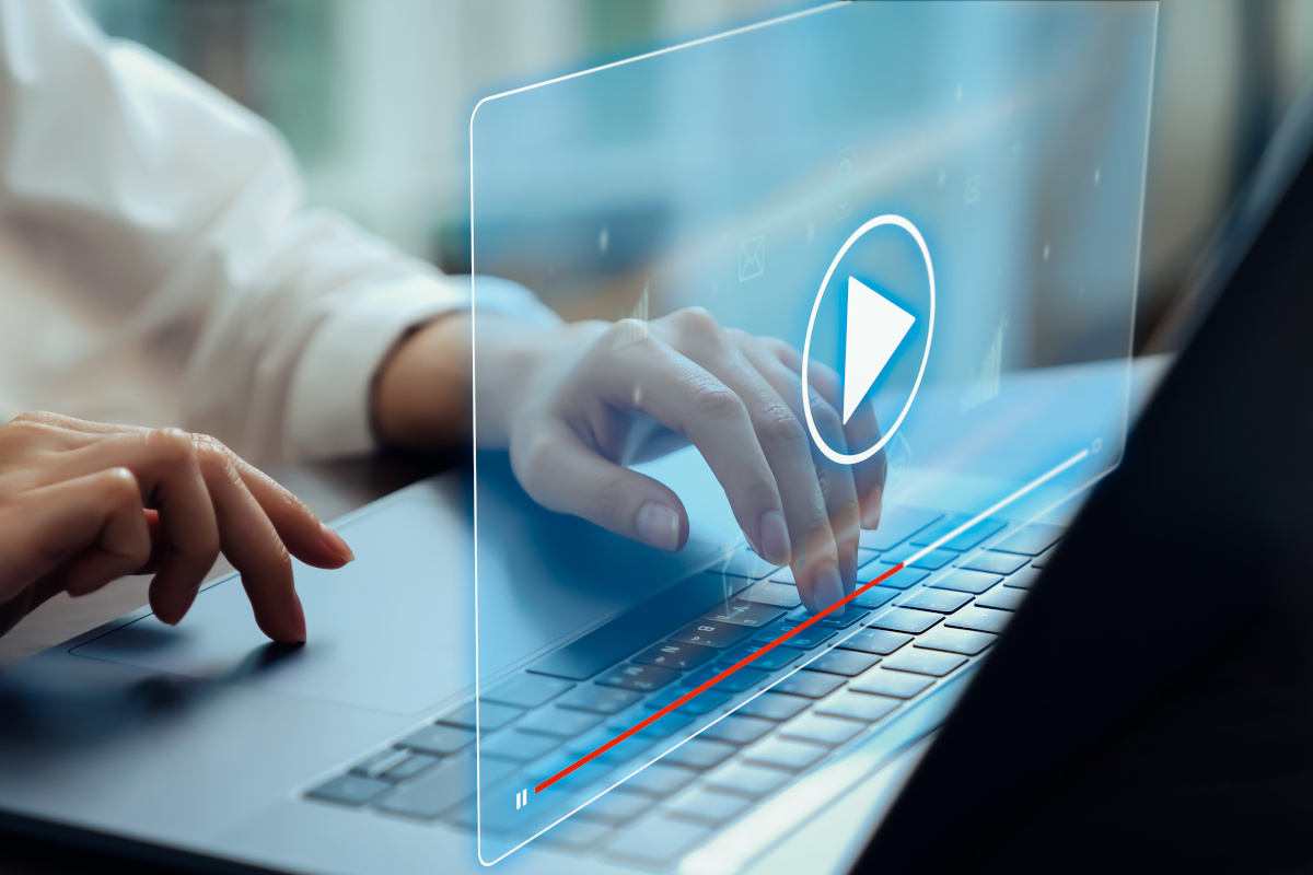 verweist auf: Digitale Aufsicht im Praxistest:
Erste automatisierte Webseitenprüfung der BfDI deckt zahlreiche unzulässige YouTube-Einbettungen auf (Quelle: sompong - Adobe Stock) eine Person sitzt vor einem Laptop (verweist auf: Digitale Aufsicht im Praxistest:
Erste automatisierte Webseitenprüfung der BfDI deckt zahlreiche unzulässige YouTube-Einbettungen auf) (Bild hat eine Langbeschreibung)